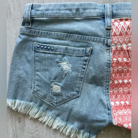 NWOT Blank Nyc Embroidered Jean Cutoff Shorts 27 - Picture 6 of 8